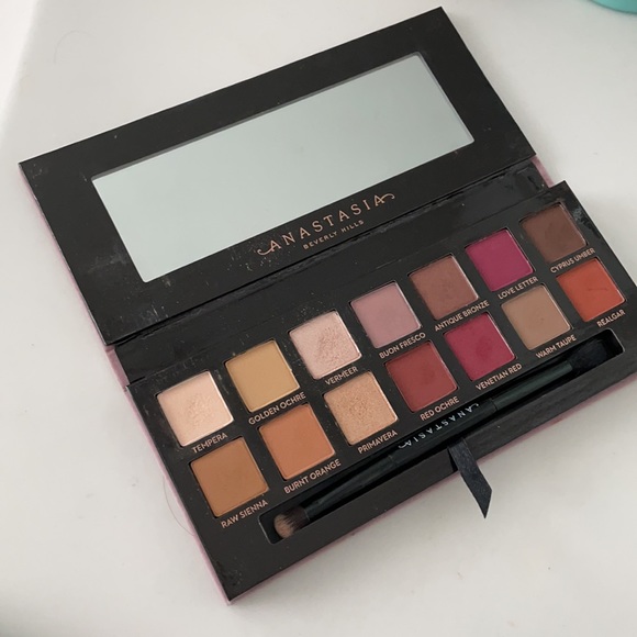 Anastasia Beverly Hills palette - Picture 2 of 2